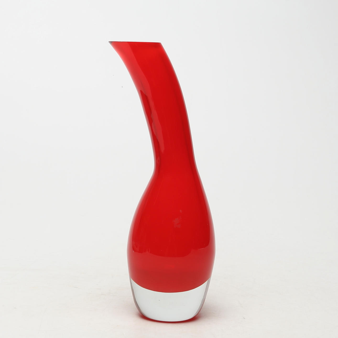 A vase, glass, red.