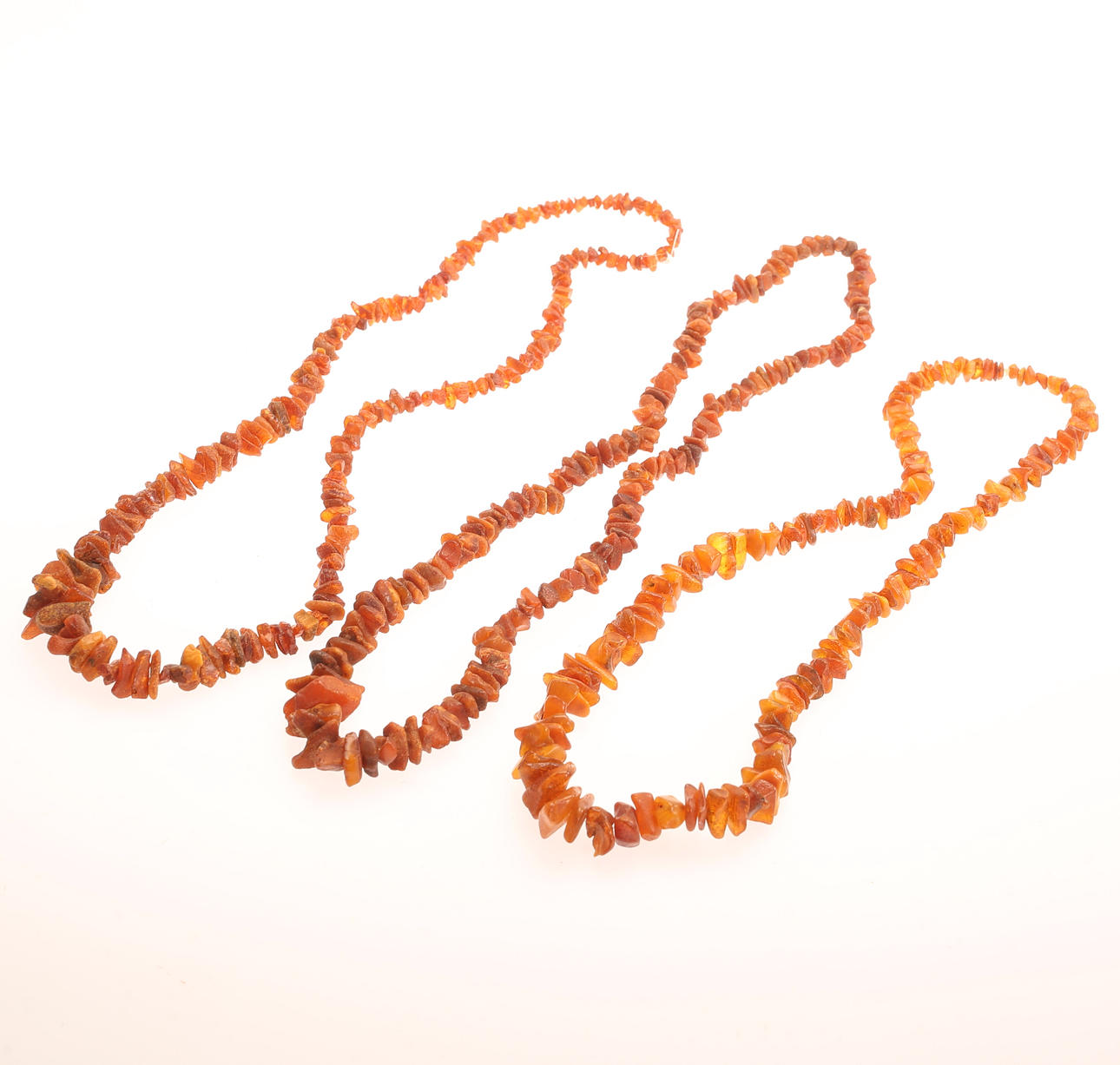 HALSBAND, 3 stycken, bärnsten, 1900-tal.