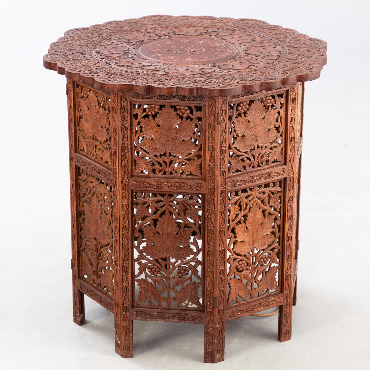 Indian tea table, illuminated, 2. Halves 20. Jh.