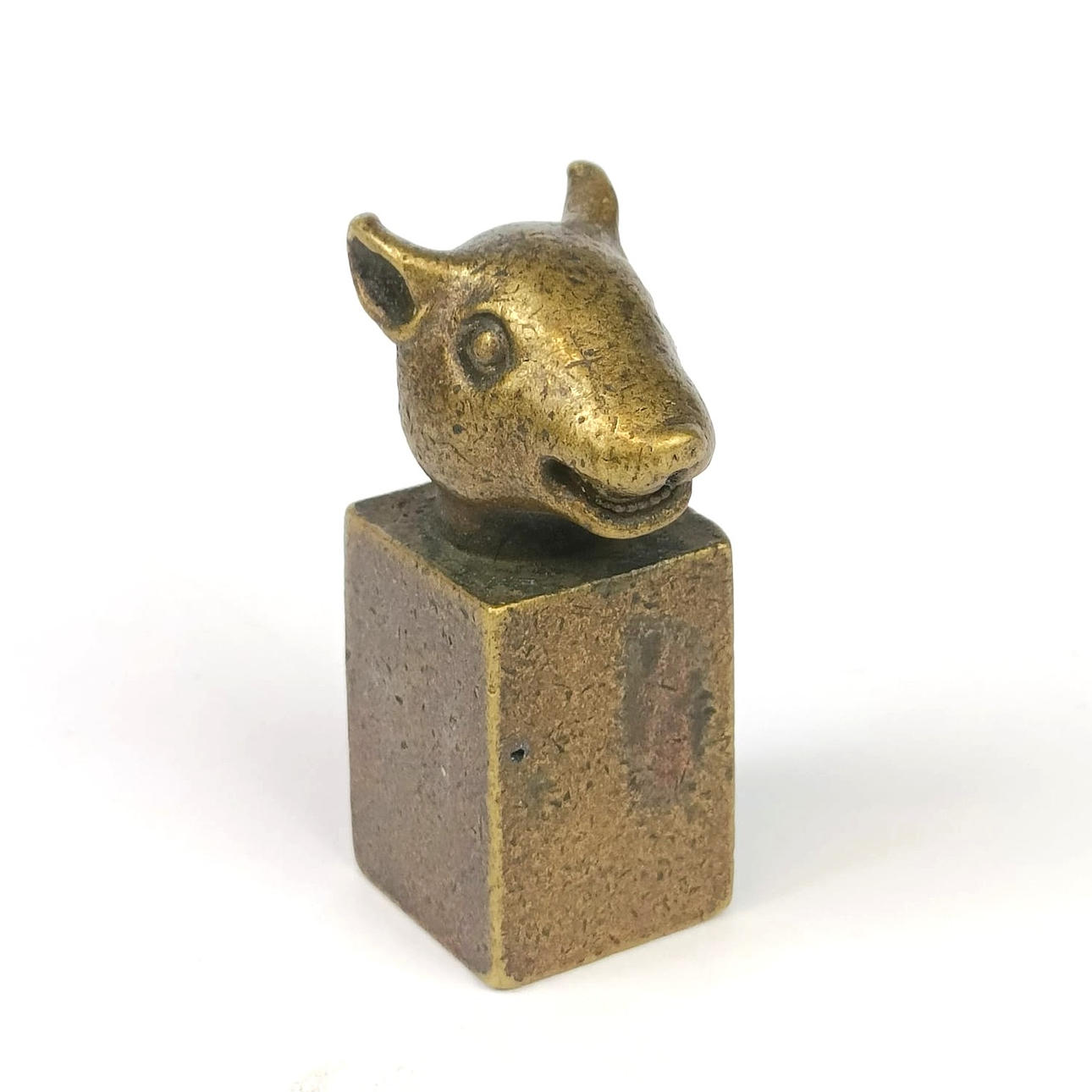A CHINESE BRONZE SEAL WITH A RAT HEAD.