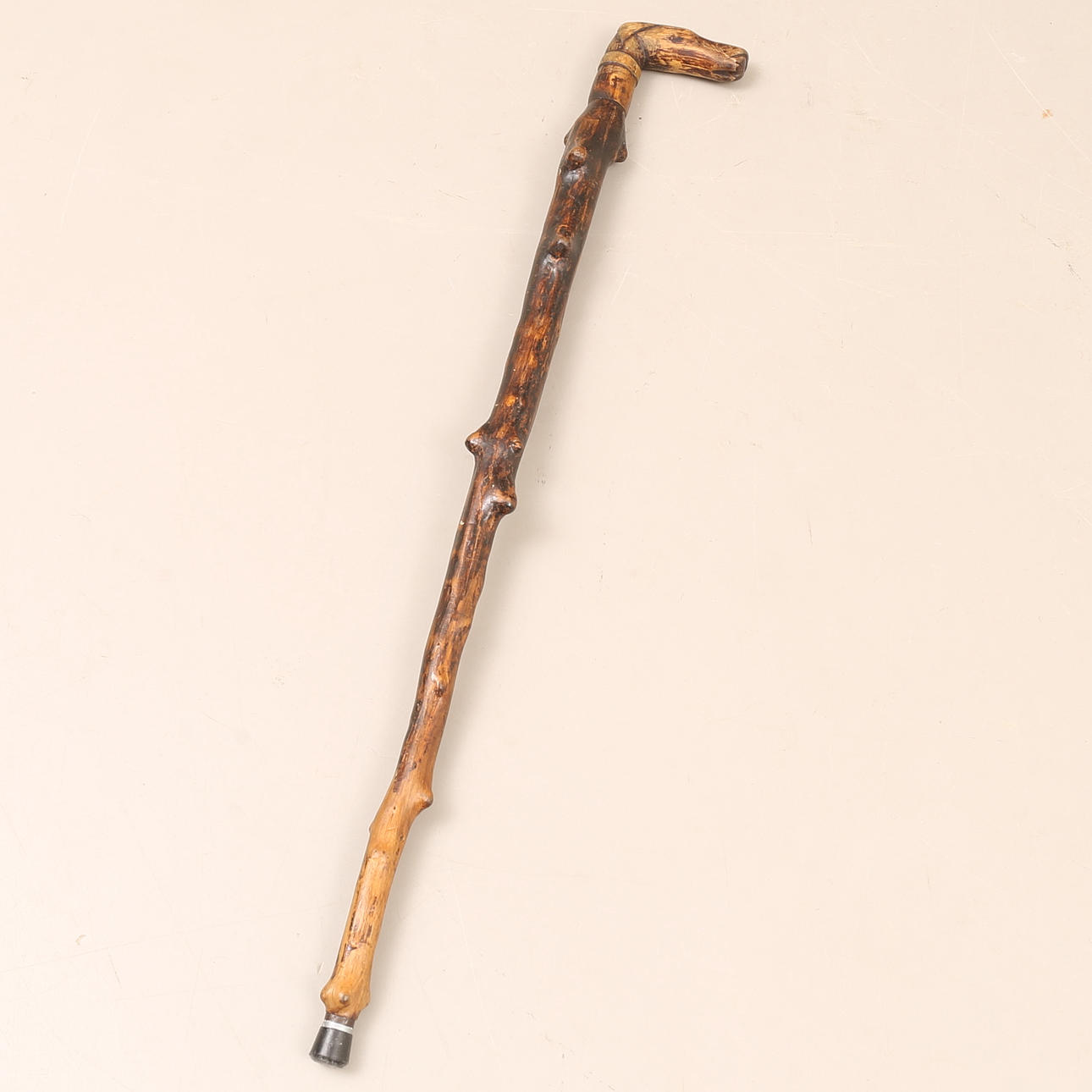 KÄPP, skulpterat trä, 18/1900-tal.