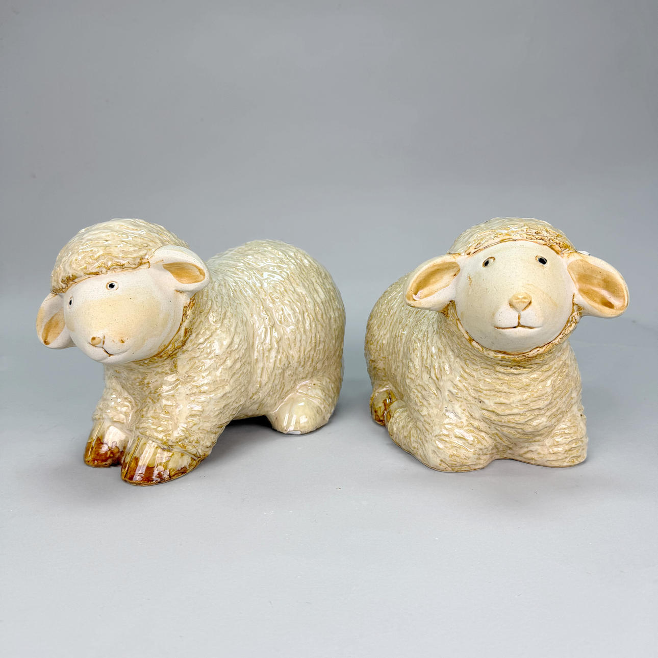 FIGURINES - SHEEP 2pcs, Tagged Kayene.