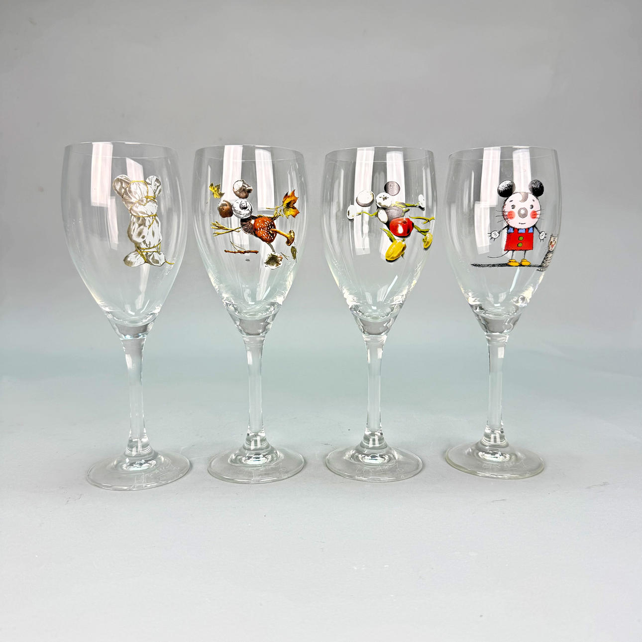 WINE GLASSES - 4 pcs Lasse Åberg, Signed.