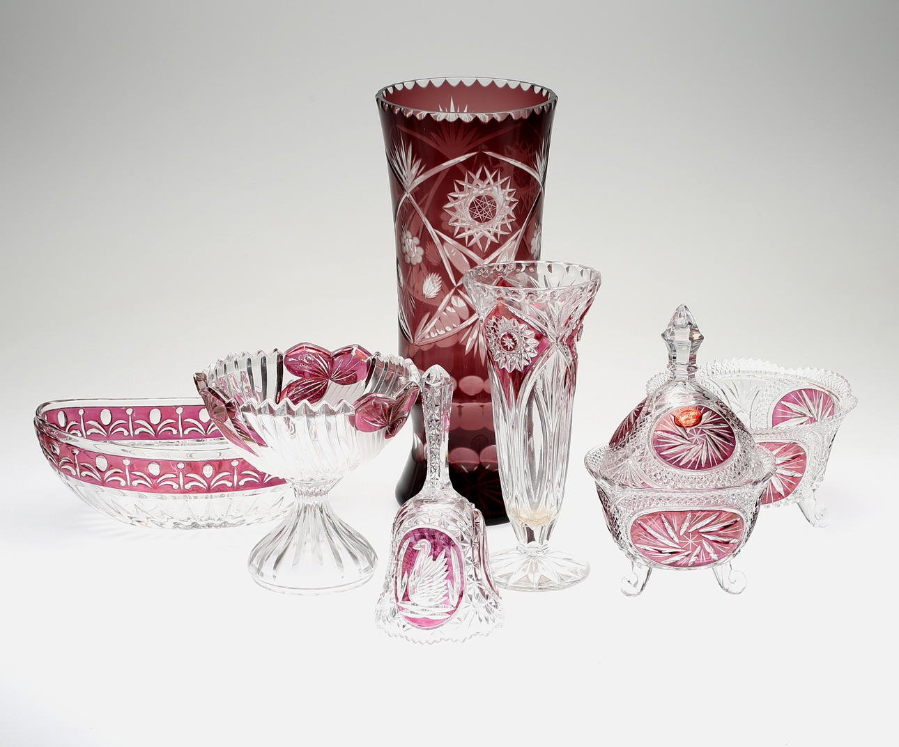 GLASFÖREMÅL, 7 st, 1900-tal.