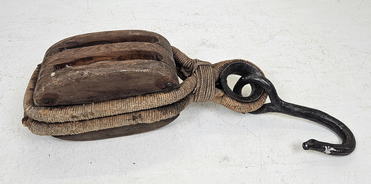 TALJA/BLOCK, trä och järn, 1900-tal.