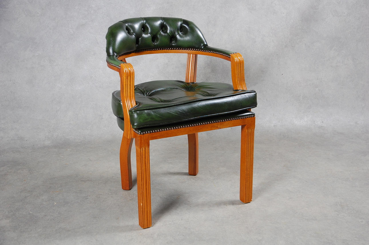 SKRIVBORDSTOL, skinn engelsk stil, 1900 talets senare del.