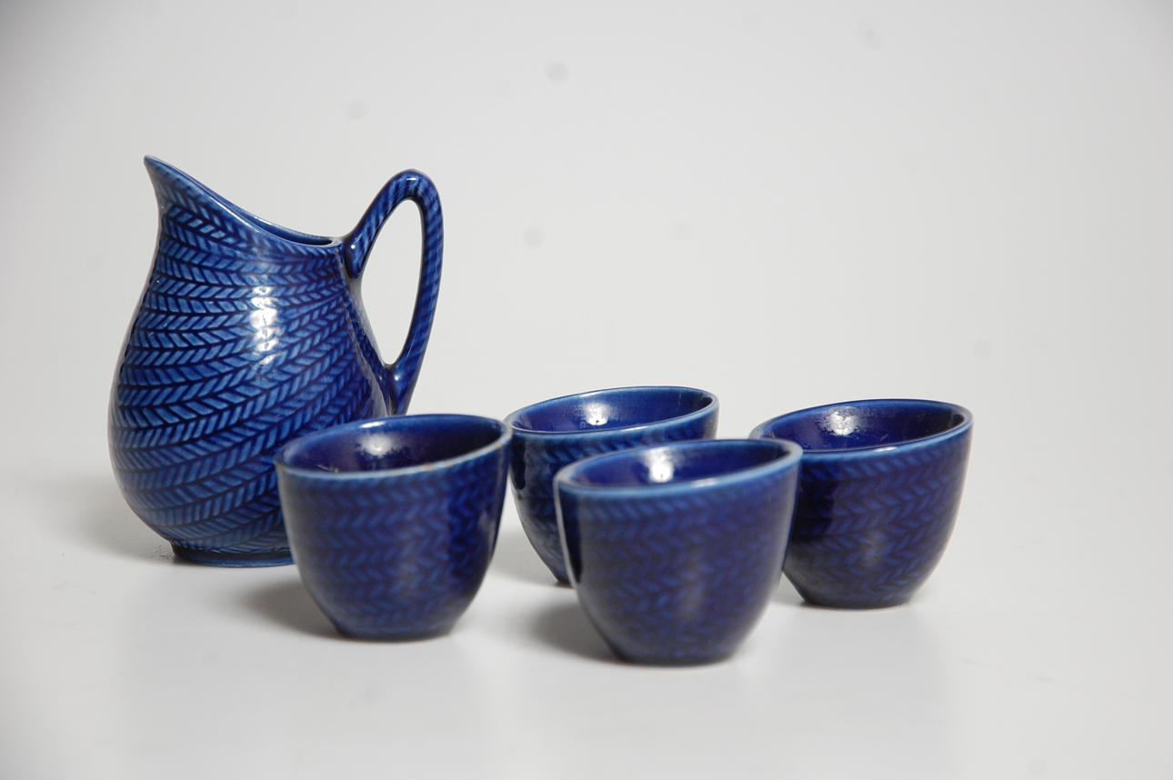 ÄGGKOPPAR, GRÄDDKANNA, 5 delar " Blå eld " Hertha Bengtsson Rörstrand.