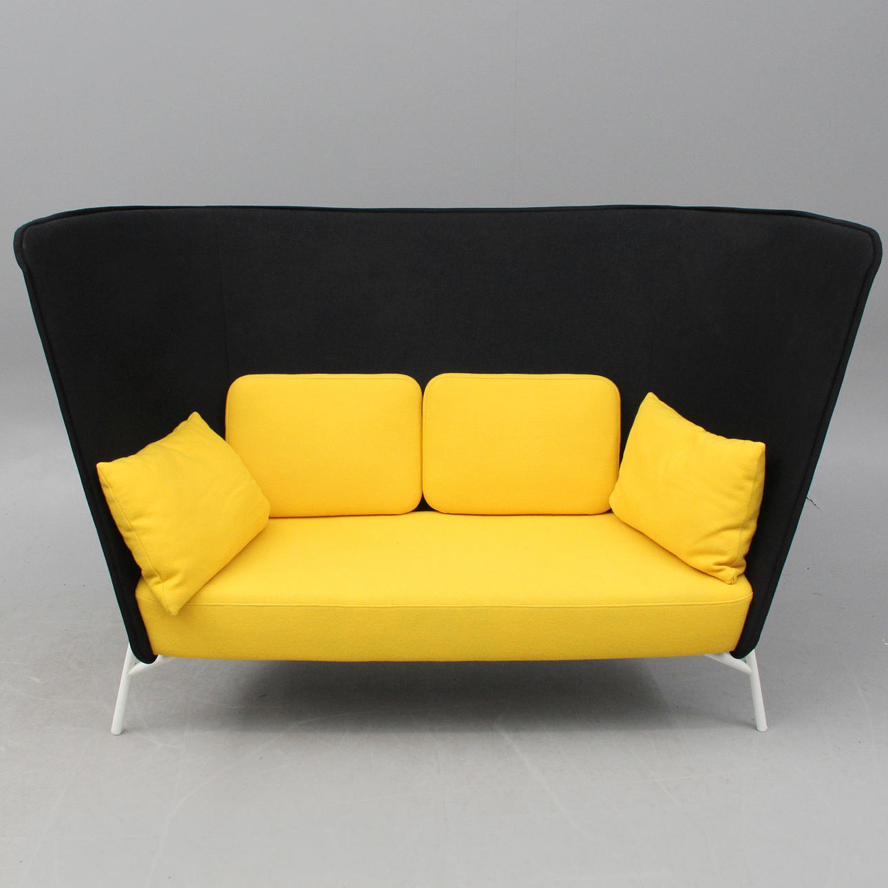 MIKKO LAAKKONEN. SOFA “Aura” Inno.