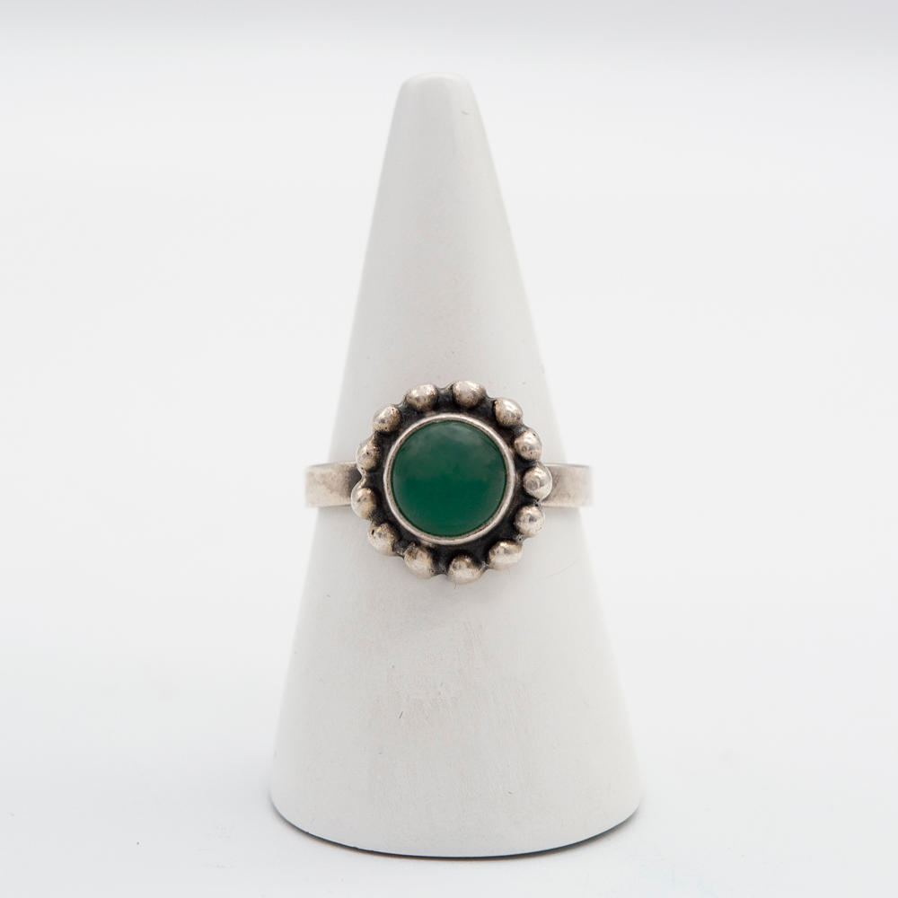835 SILVER RING WITH A GREEN ONYX CABOCHON, HANDMADE.
