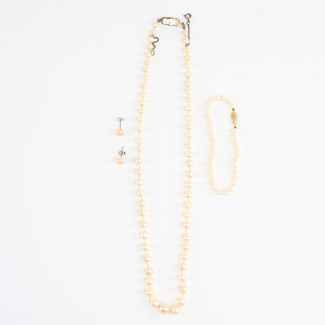 PÄRLCOLLIER, ARMBAND OCH ÖRHÄNGEN, pärlor.