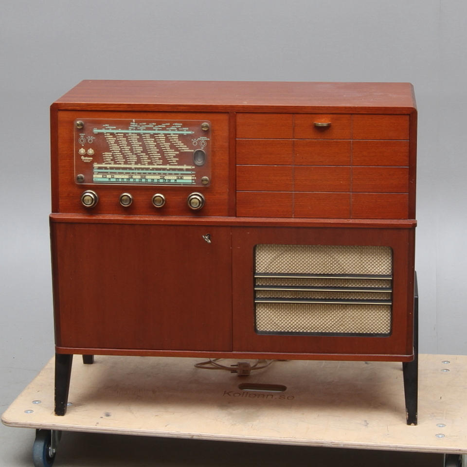 GRAMMOFONMÖBEL, "Centrum", A.B Gylling, 1900-talets mitt.