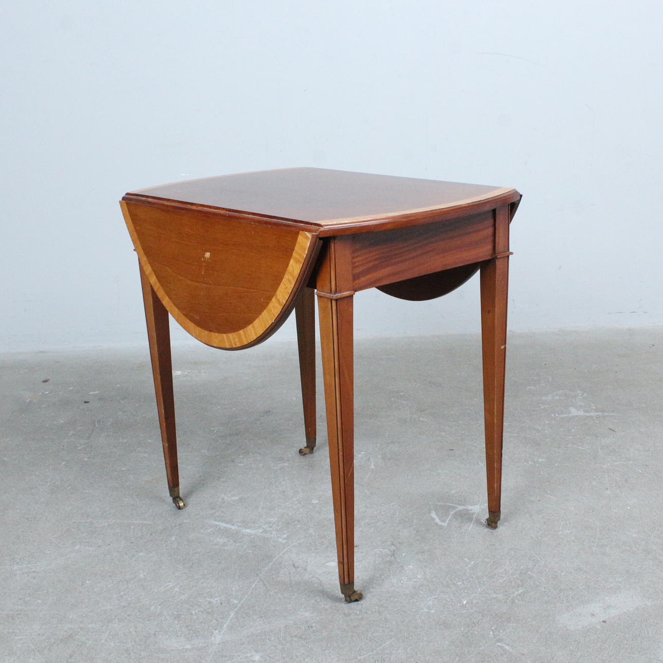 English Edwardian Pembroke table.