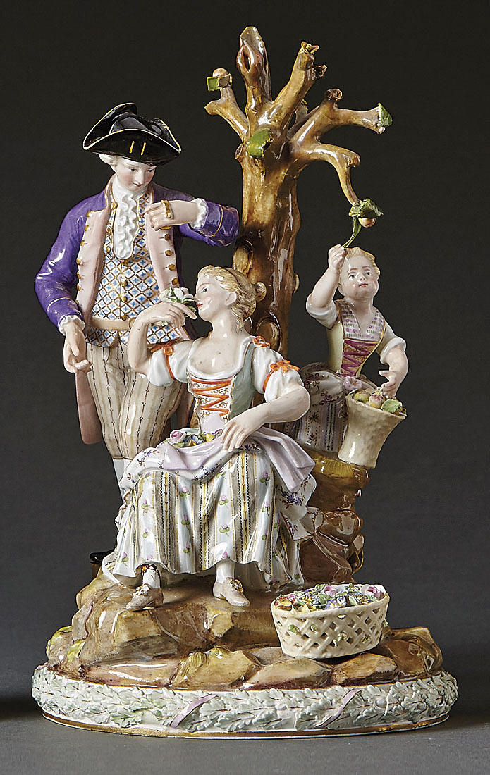 ÄPPLE SKÖRD Meissen, omkring 1900.