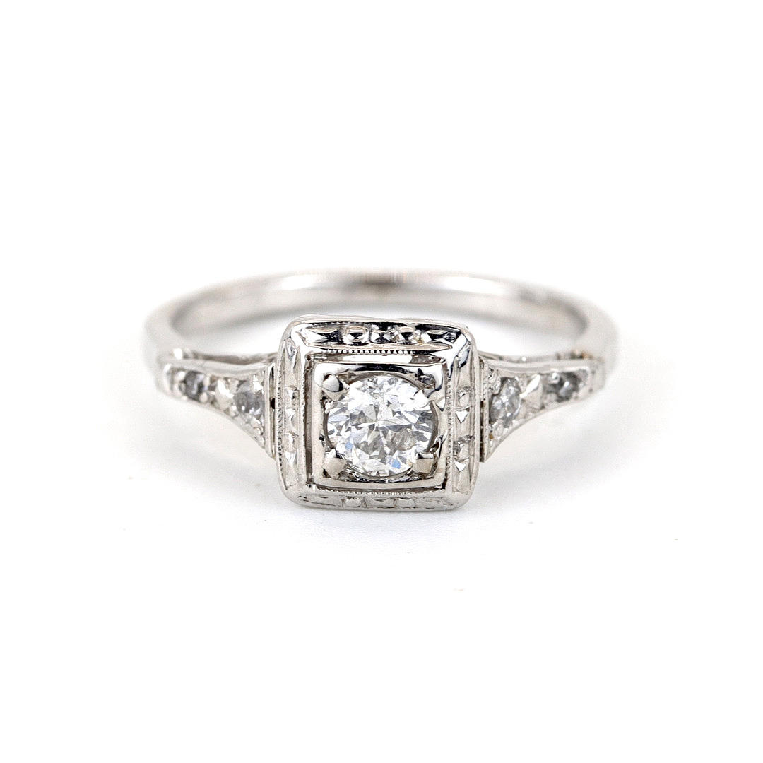 14K WHITE GOLD ART DECO DIAMOND RING.