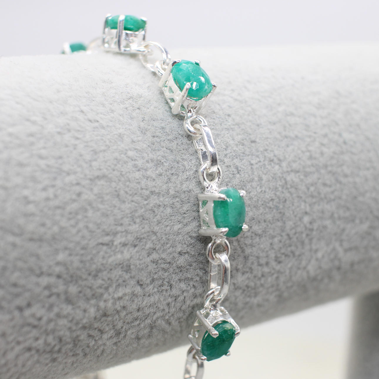 EMERALD DRESS BRACELET IN SILVER.