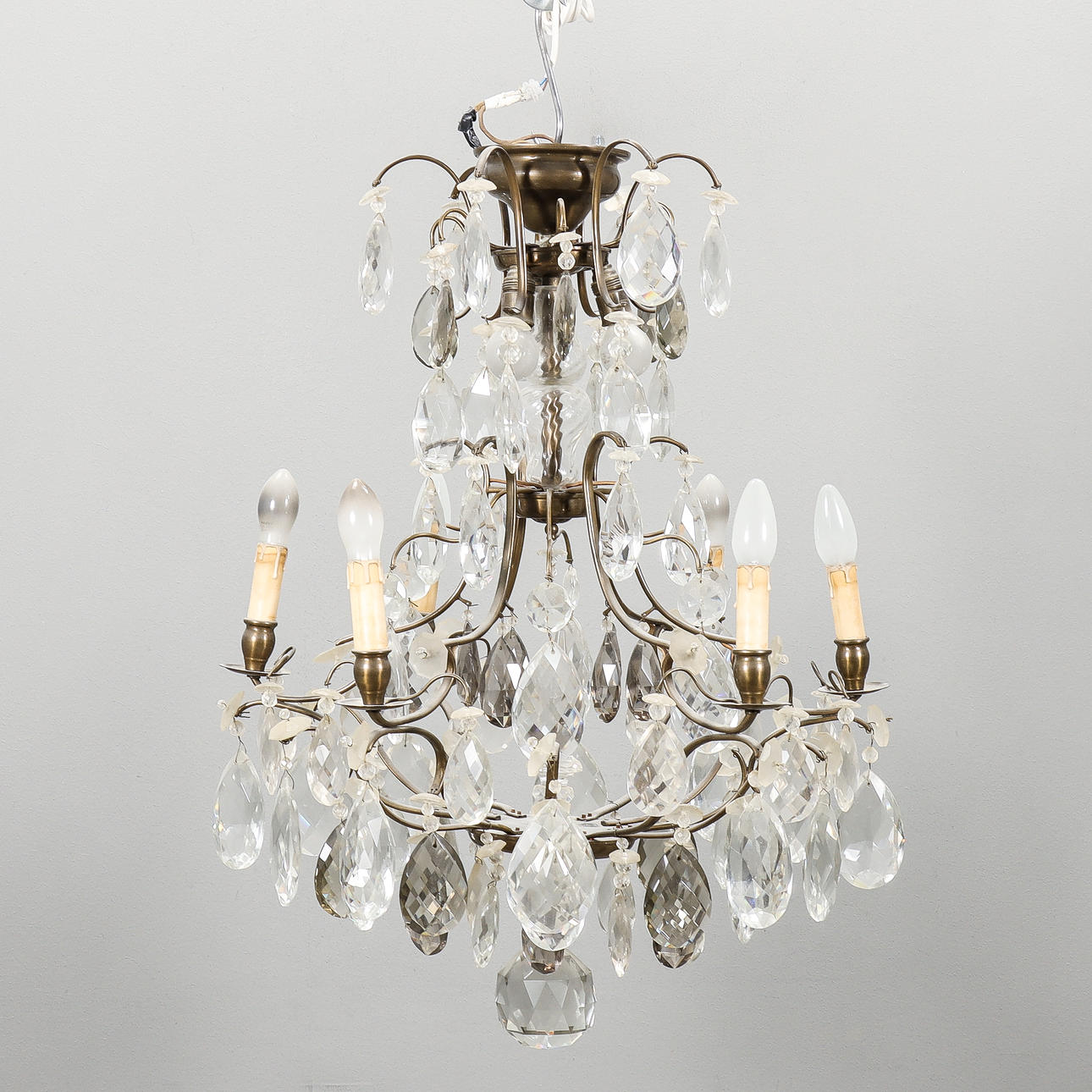 CRYSTAL CHANDELIER baroque model, 6 light points.
