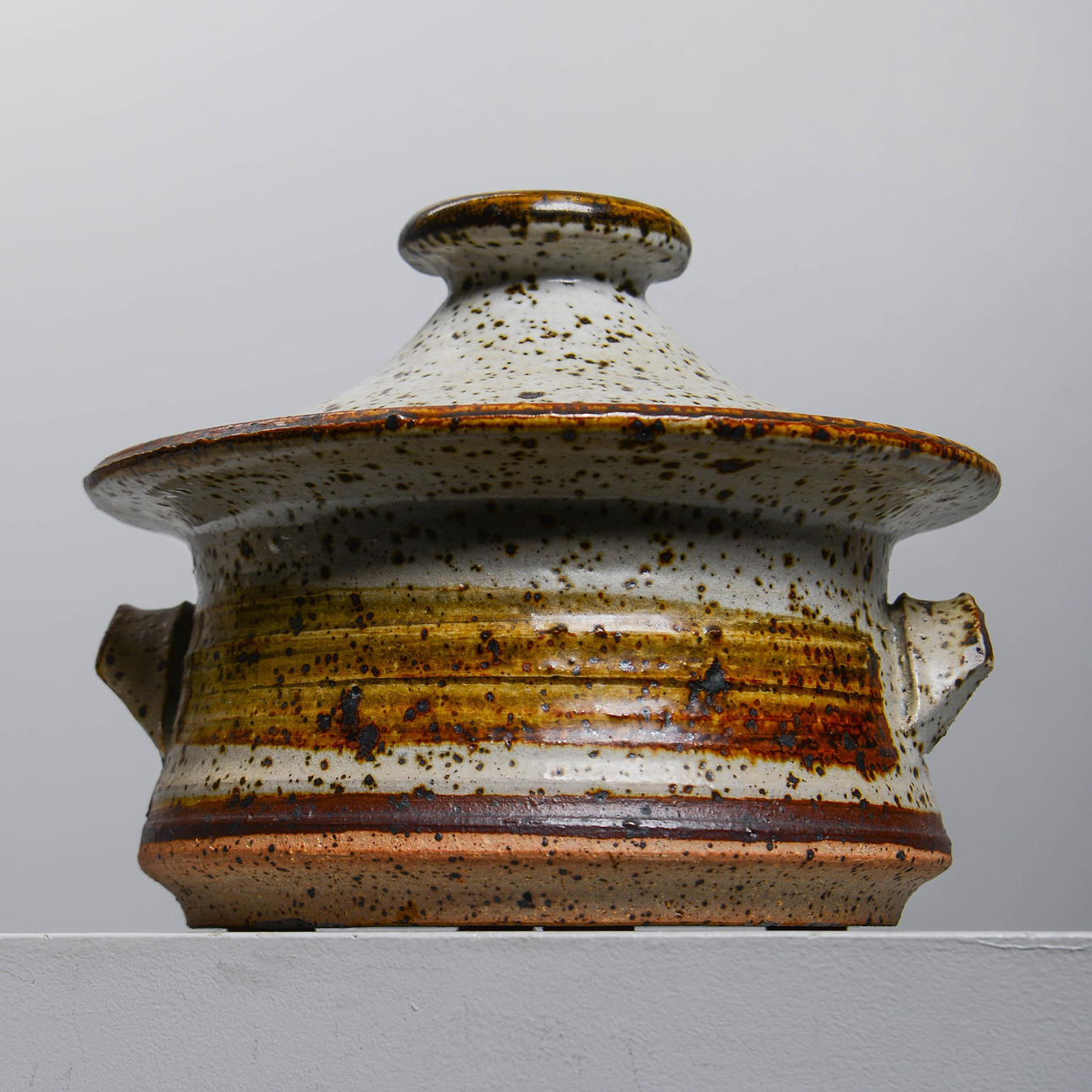 ERIK ASKHOLM. Carott with lid, ceramic, signed.