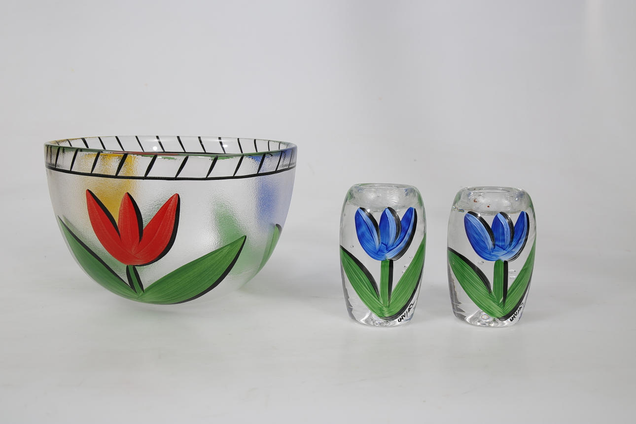 ULRIKA HYDMAN VALLIEN. Skål och ljusstakar, glas, 3 delar, signerade, Kosta Boda.