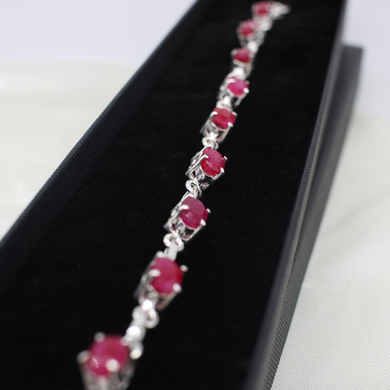 RUBY SET SILVER DRESS BRACELET.