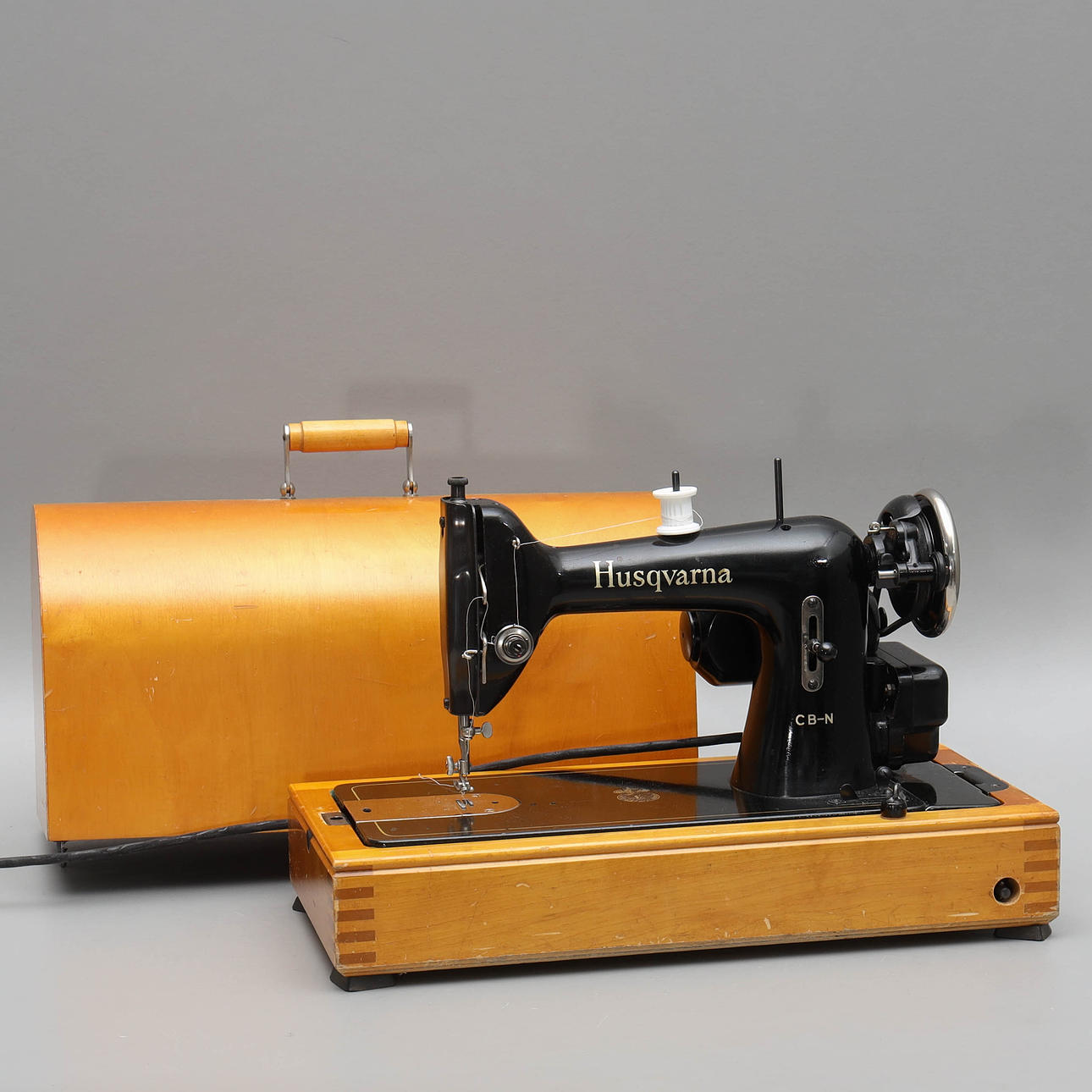 Sewing machine, Husqvarna, model CBN, with cover.