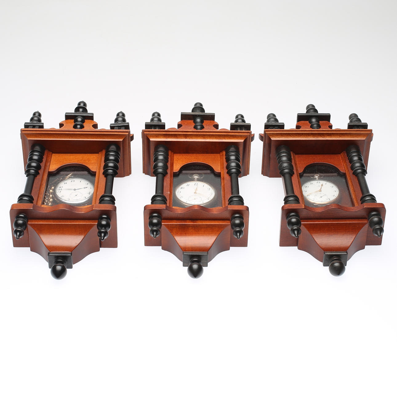 FICKUR, 3 st, SAMT FICKURSSTÄLL, 1900-talets första respektive andra hälft.