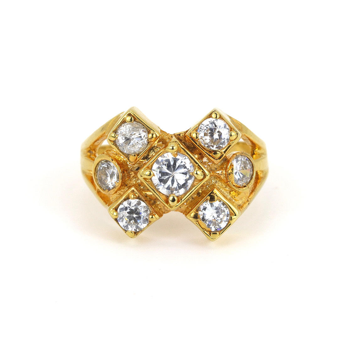 9K YELLOW GOLD CUBIC ZIRCONIA SET RING.