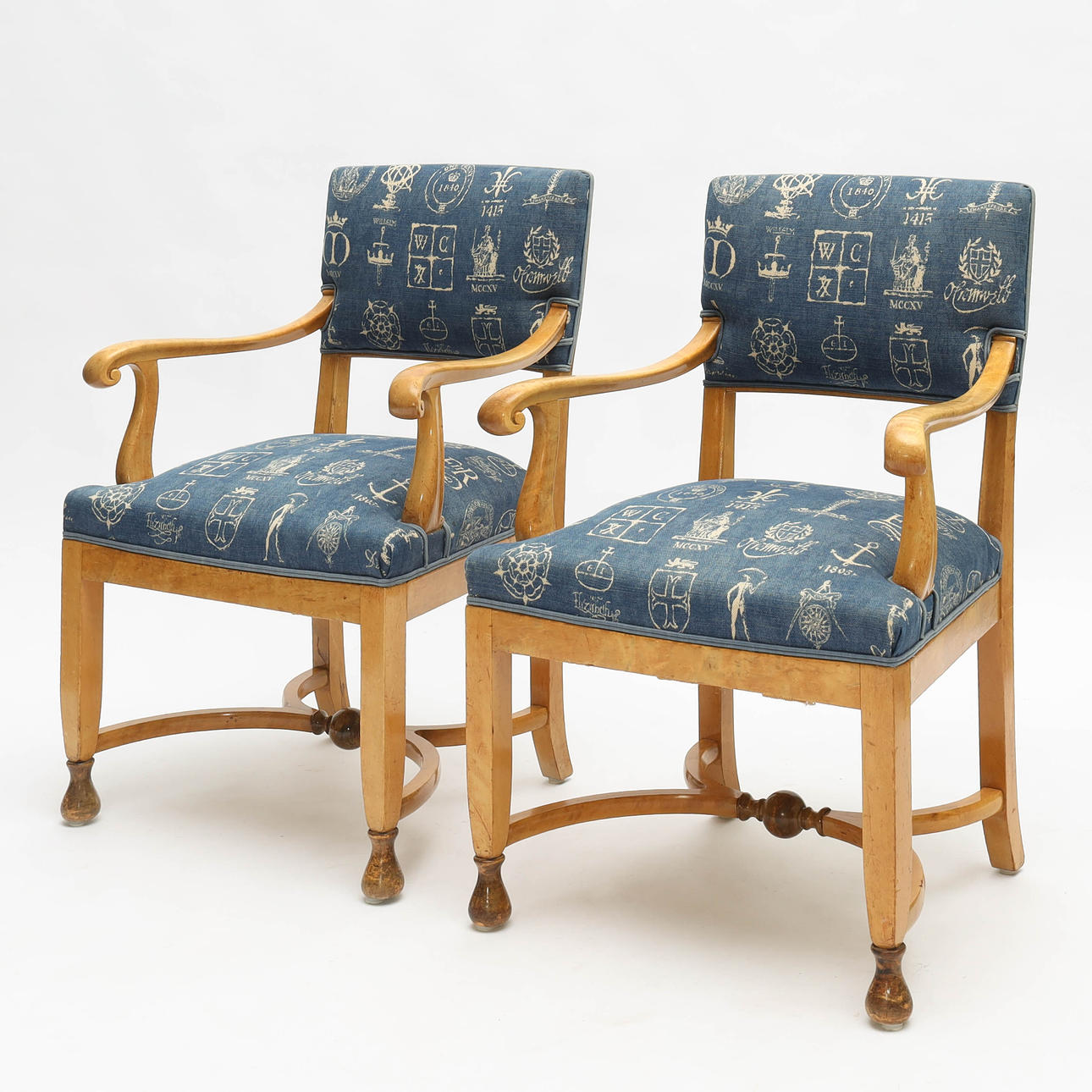 KARMFÅTÖLJER, ett par, 18/1900-tal.