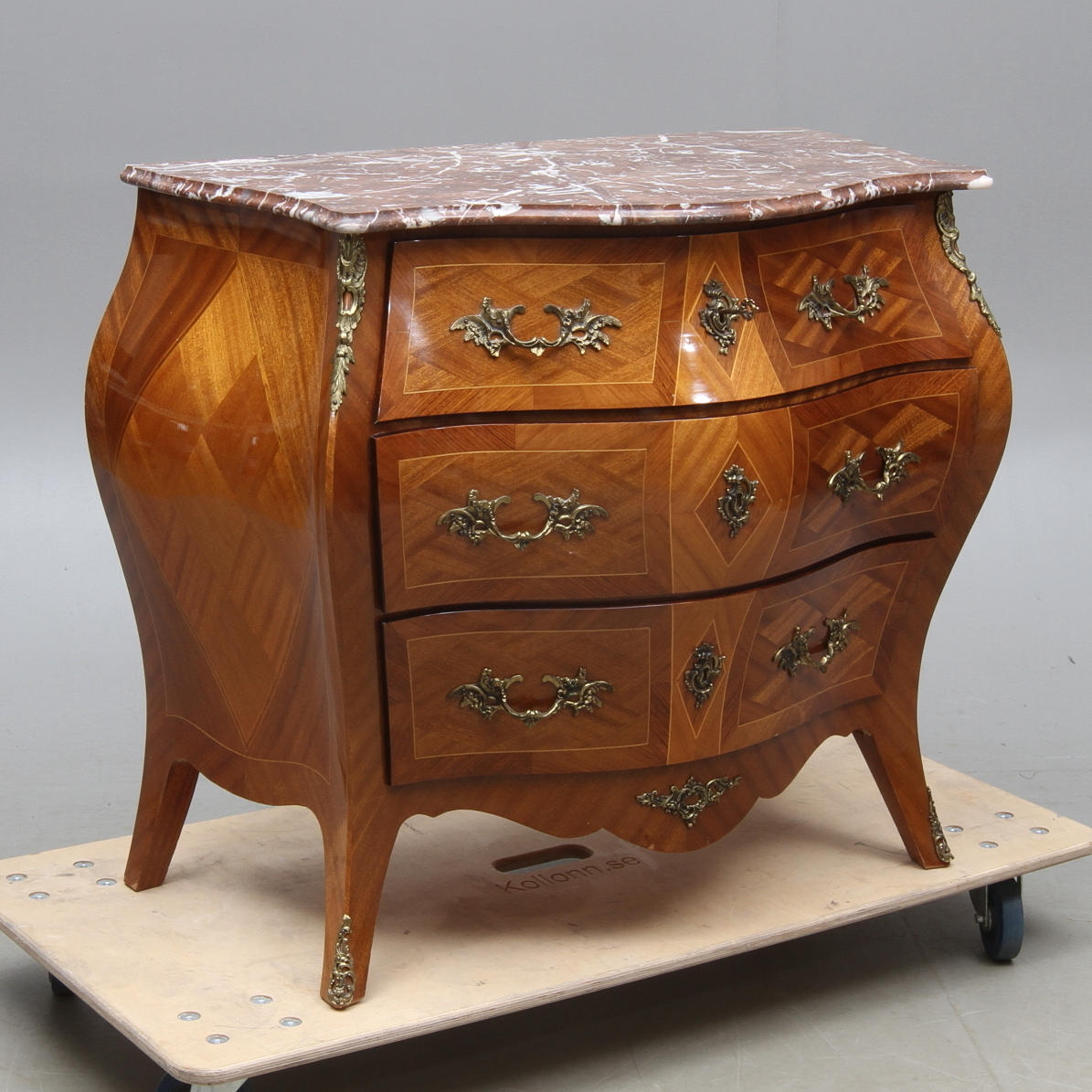 BYRÅ med stenskiva, rokokostil, 1900-tal.