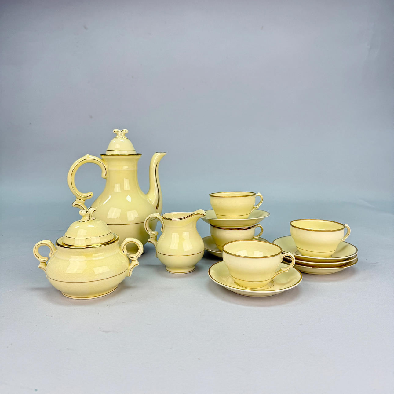 MOCCA SERVIS - 13 pieces. Tagged Imports.