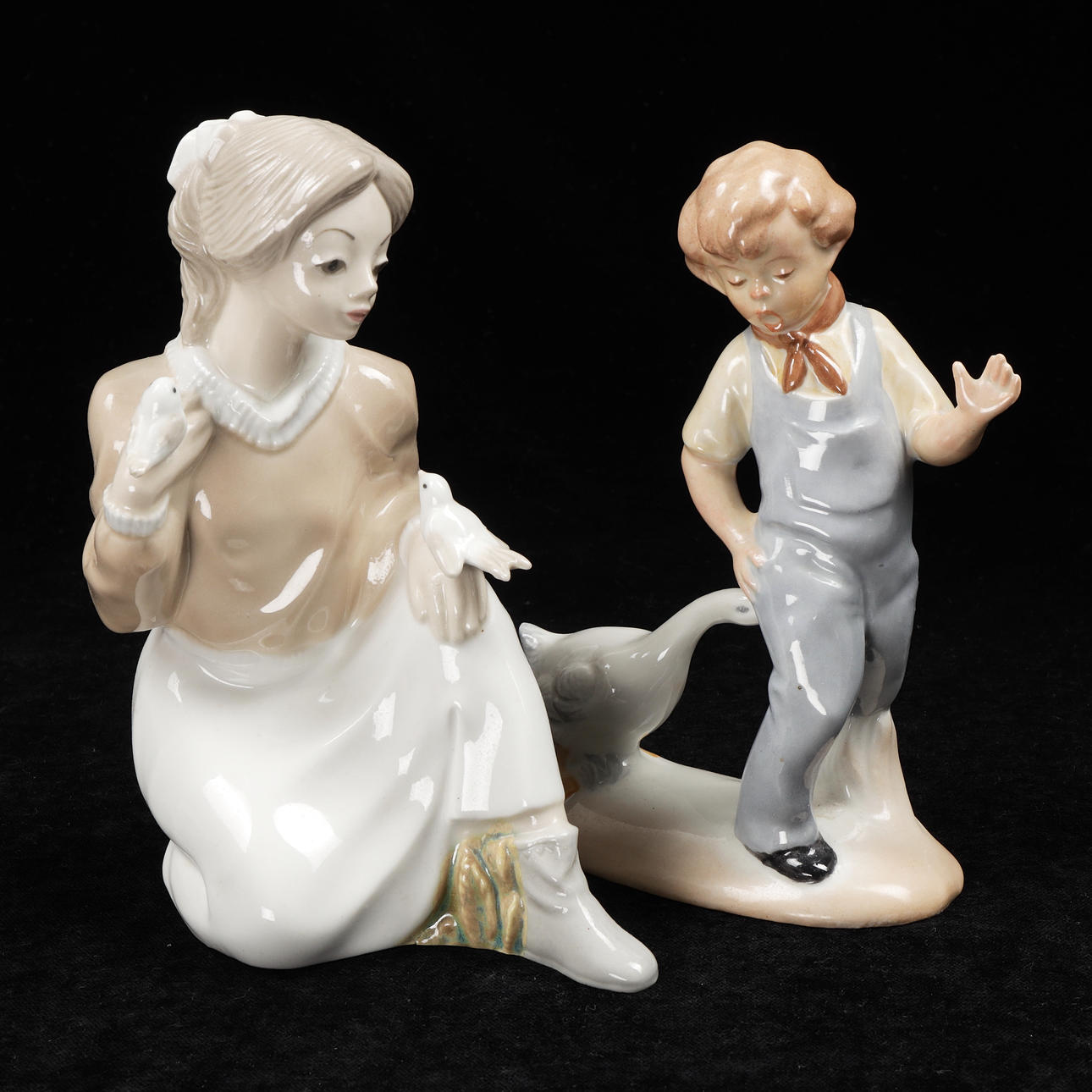 FIGURINER, 2 st, porslin, 1900-talets andra hälft.