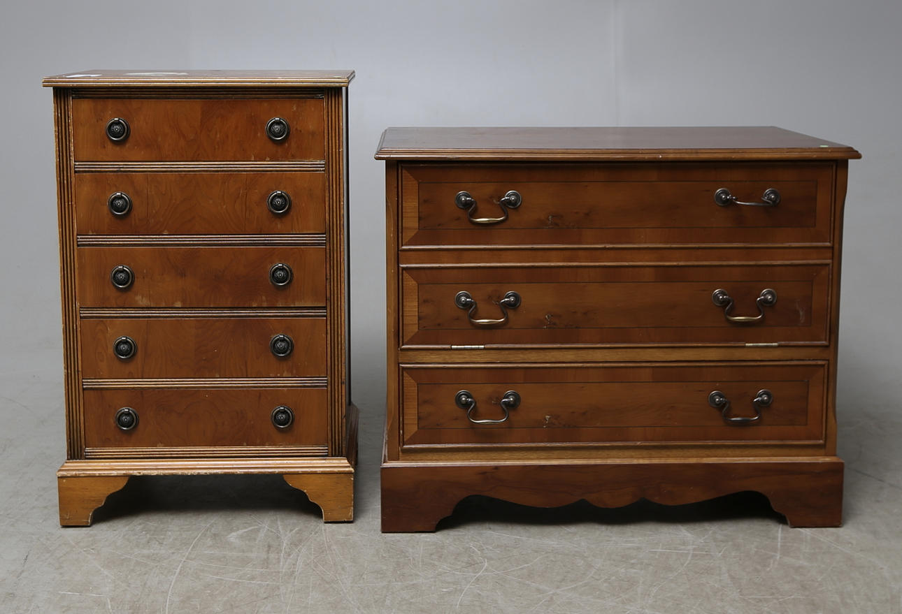SKATSKAB OG Kommode, engelsk stil, 20. århundrede.