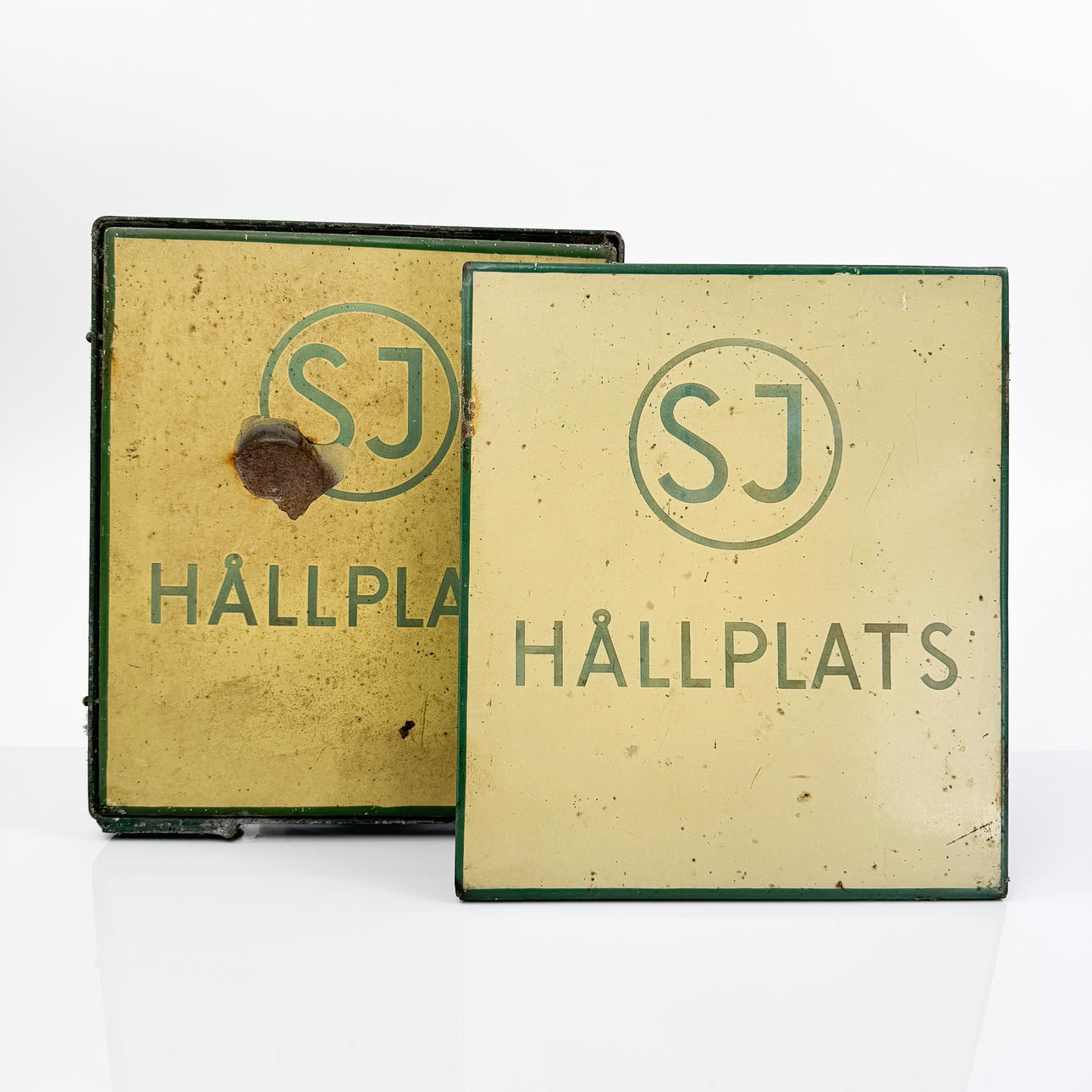 SJ, "Hållplats", emaljskylt, ca 1940-tal.