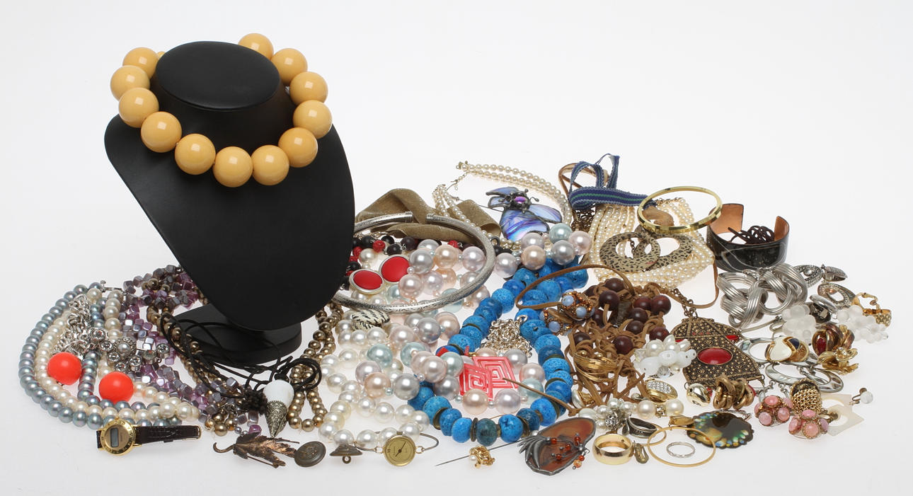 BIJOUTERIER, 1900/2000-tal.