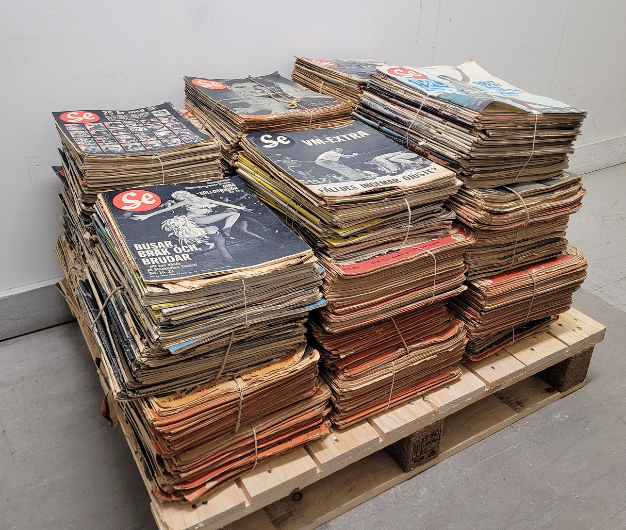 Journal SE. about 800 specimens between the years 1944-1978, about ...