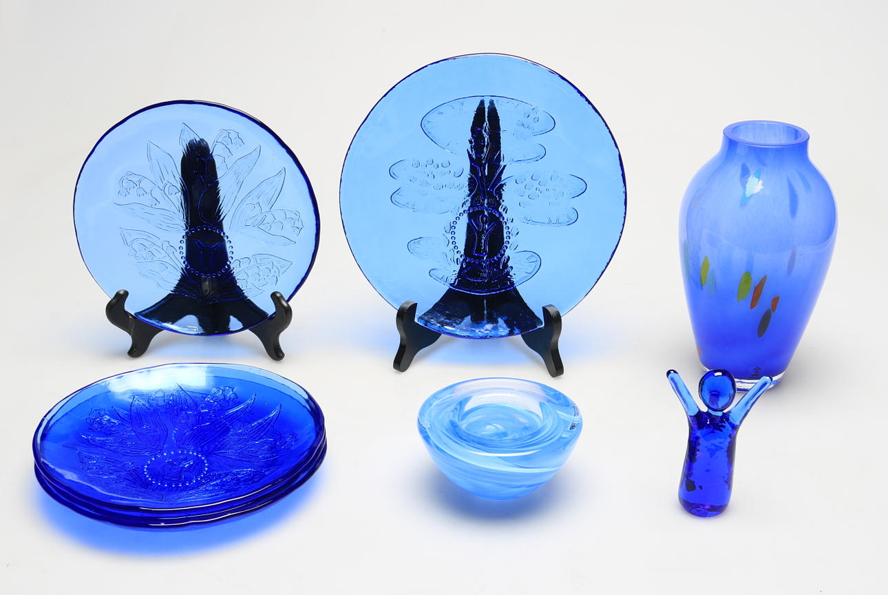 TALLRIKAR, VAS, FIGURIN, 8 delar, glas, bland annat Reijmyre, 1900-tal.