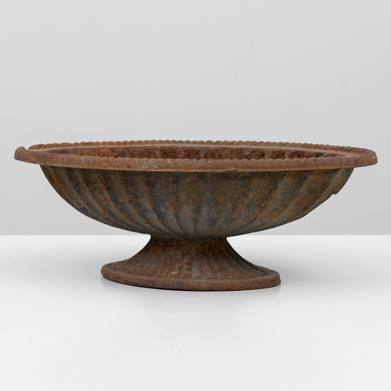 HAVEURNE, jern, 20. århundrede.