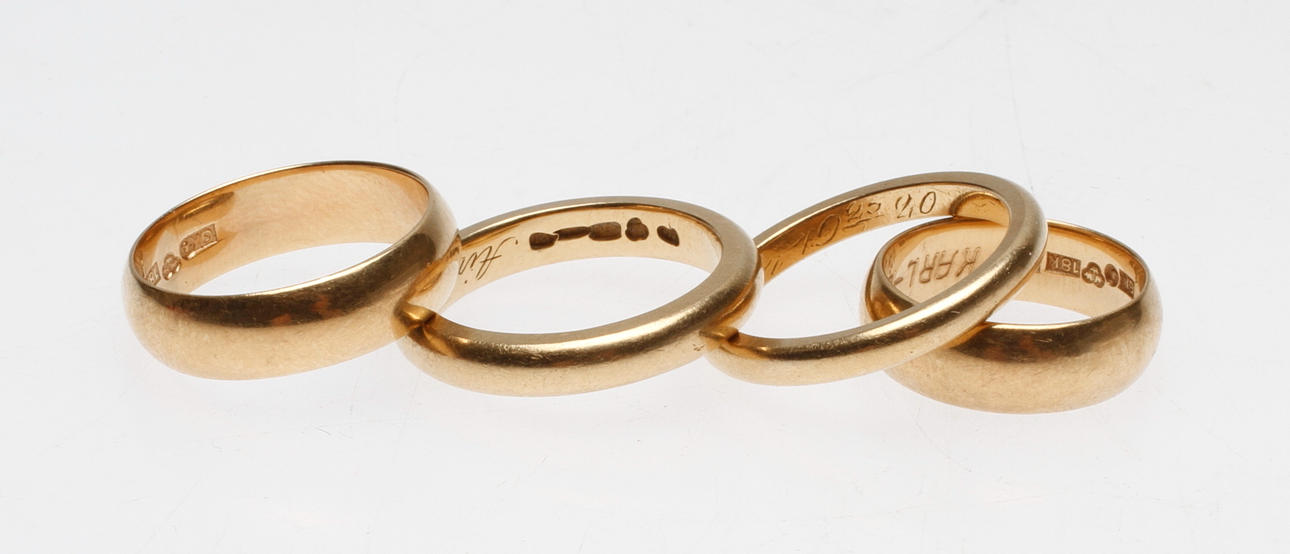 RINGAR, 4 st, guld, 18k, vikt ca. 28,1 gram.