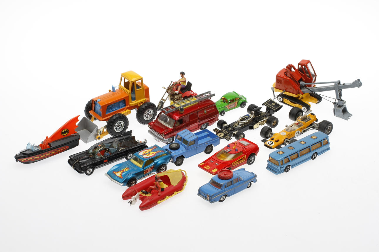 PARTI LEKSAKSBILAR, 15 st, Corgi, Dinky Toys.