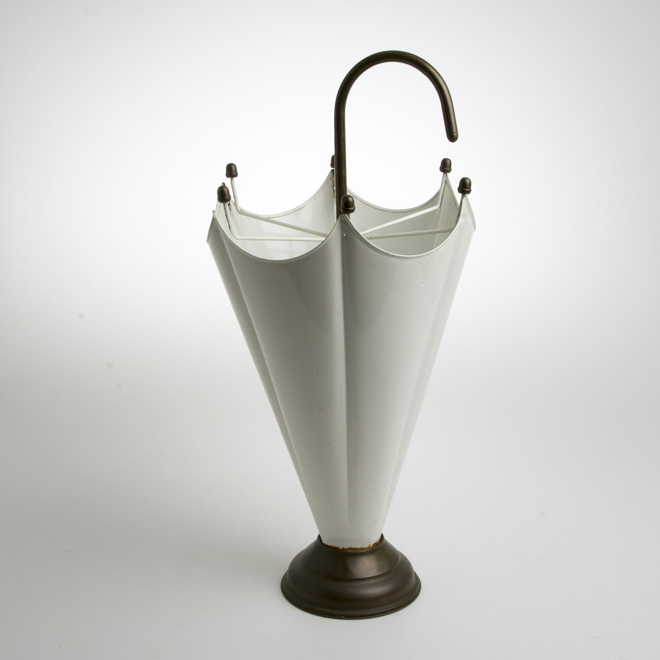 PARAPLYSTÄLL, 1900-talets mitt, mässing/lackerad metall.