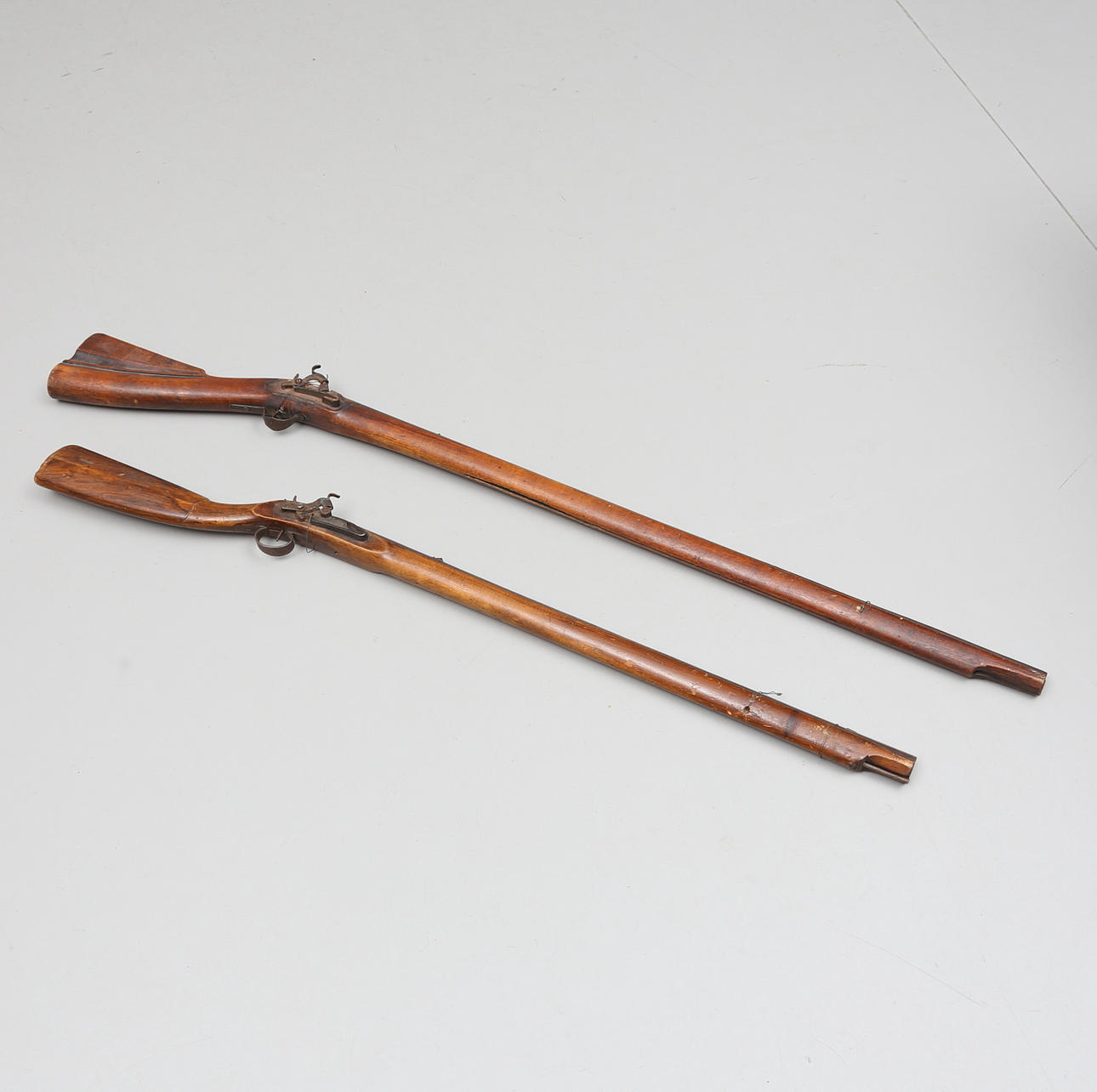 BÖSSOR, 2 st, allmoge, 1800-tal.