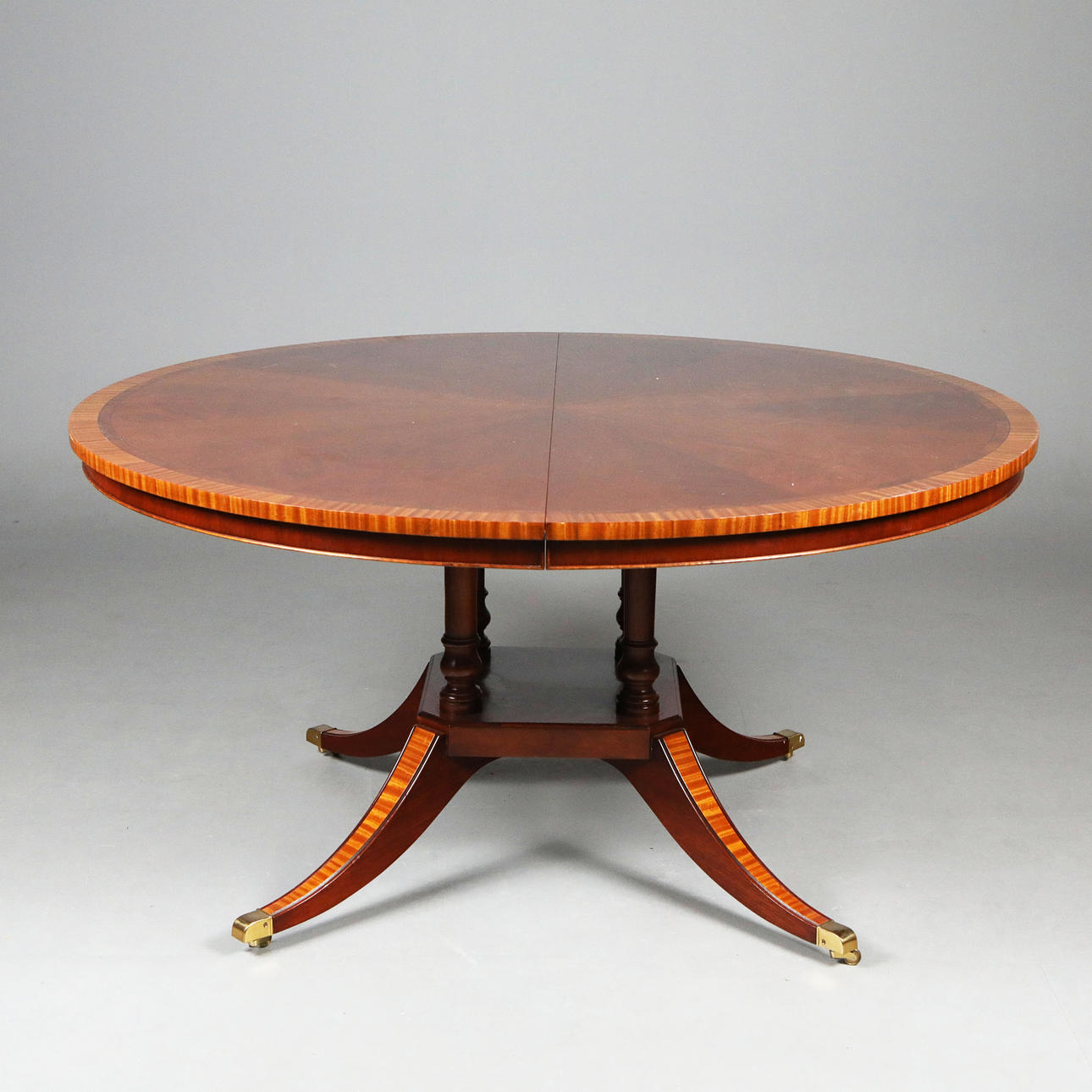 DINING TABLE, EXTENDABLE. Furniture - Dining tables - Auctionet