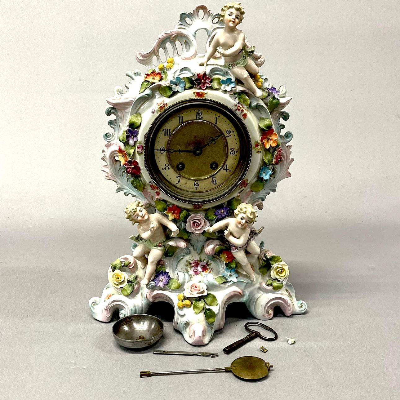 19THC PORCELAIN MANTEL CLOCK.