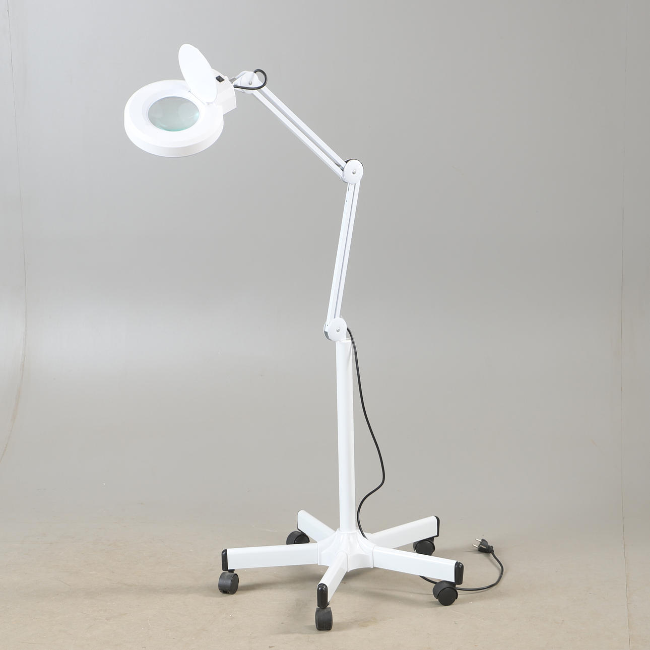 FLOOR STANDING MAGNIFYING LAMP, WIDAXL.