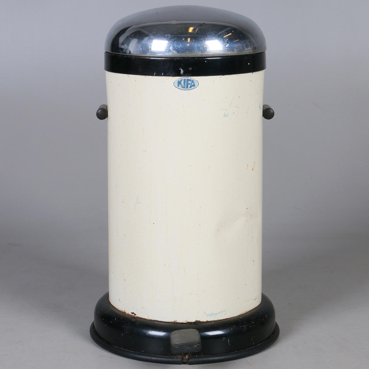 PEDALHINK, "Kifa", metall och krom, 1900-tal.