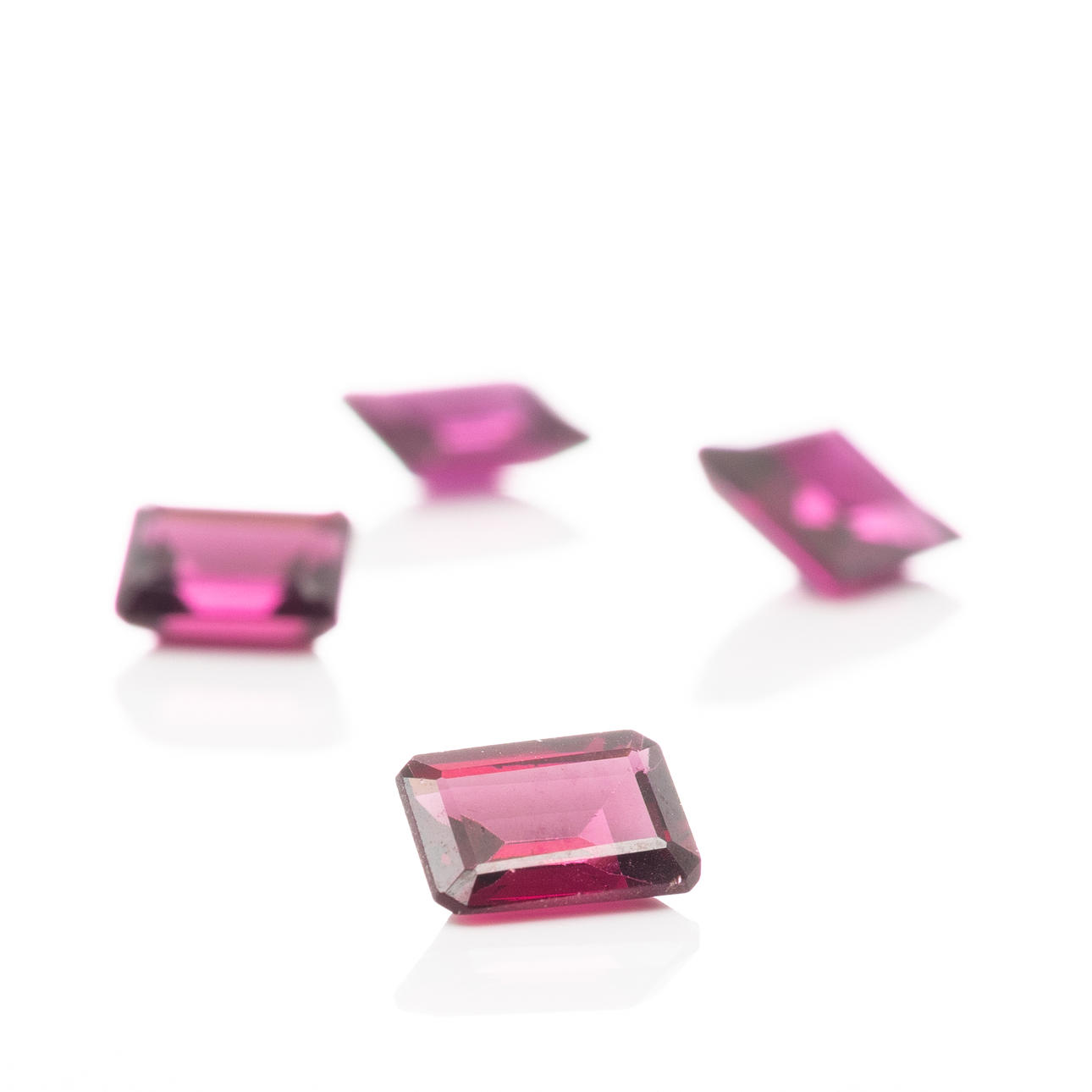 GARNETS, 4 pcs, 6.54 ct.