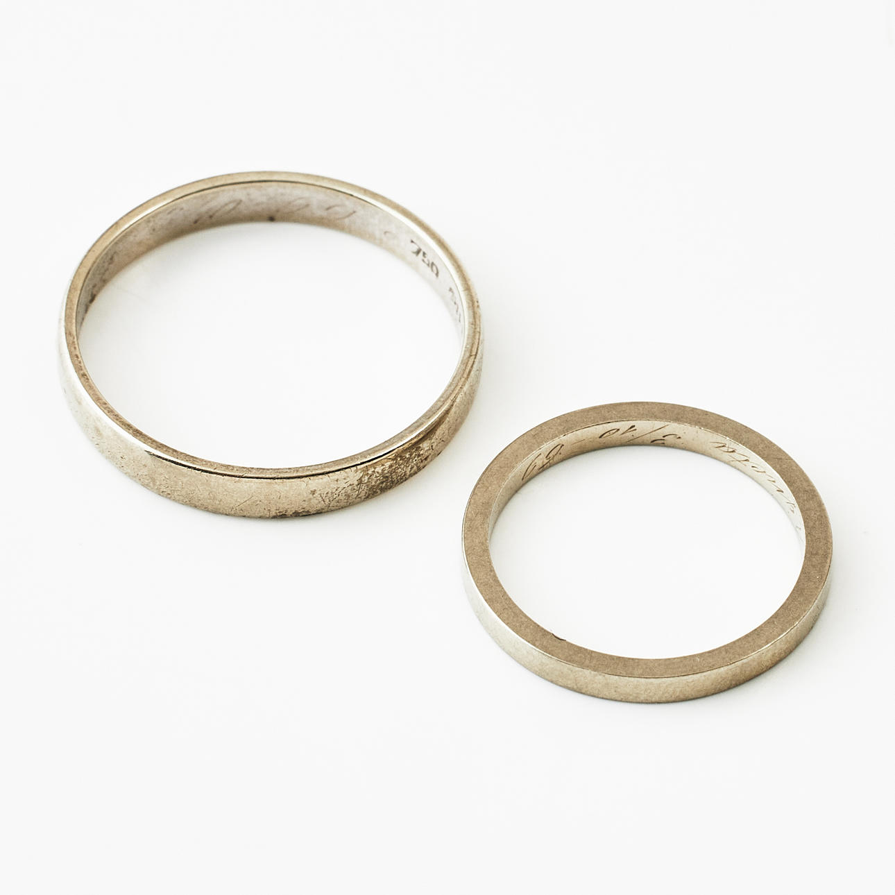 VIGSELRINGAR, 2 st., 18 k rodierat vitguld.