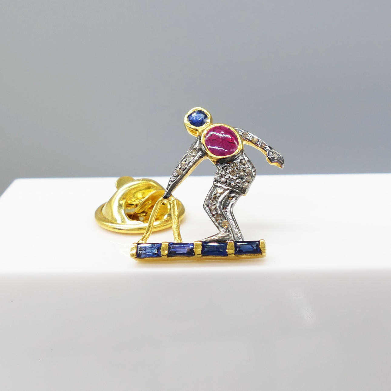 SAPPHIRE, RUBY & DIAMOND buttonhole stud.