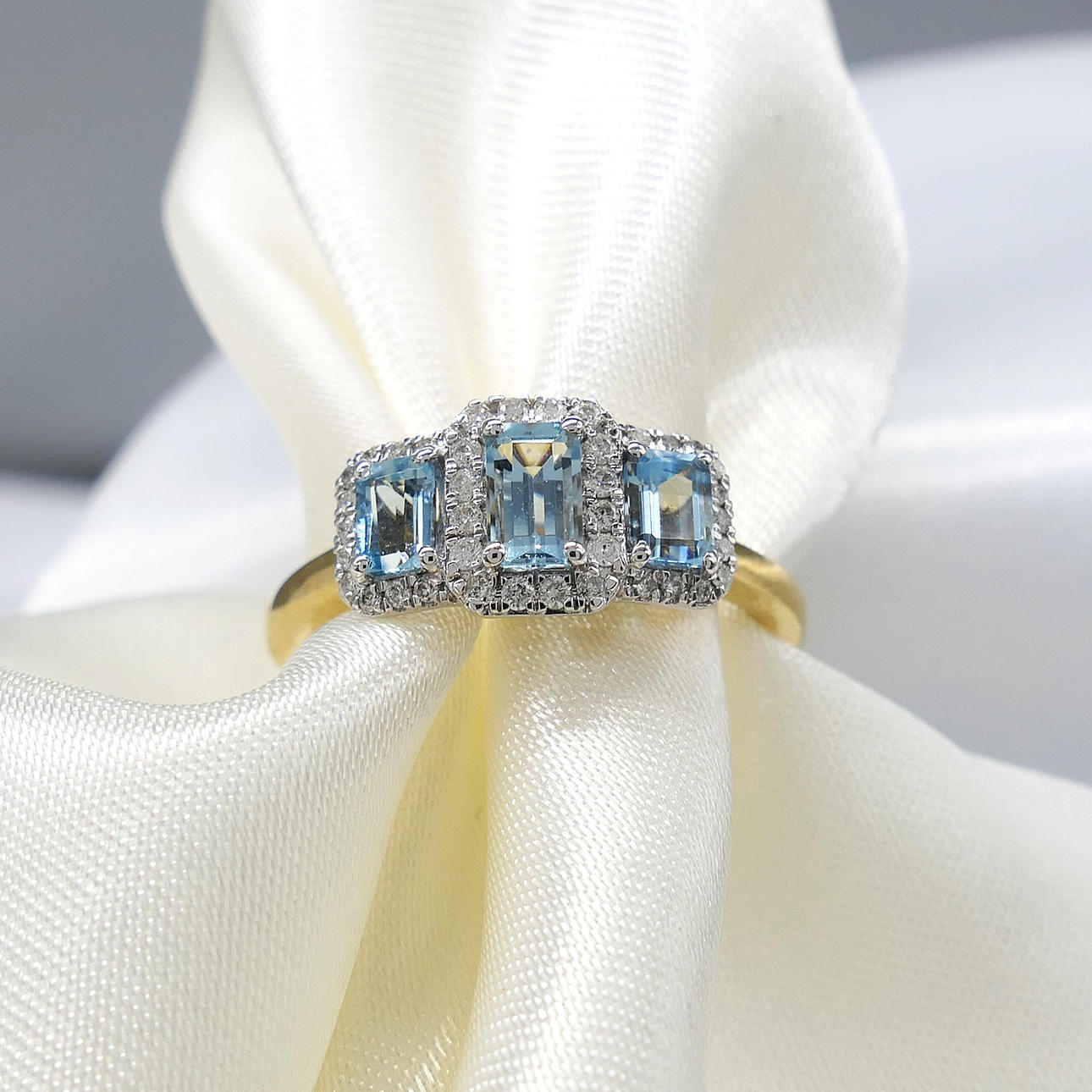 AQUAMARINE & DIAMOND trilogy cluster ring.