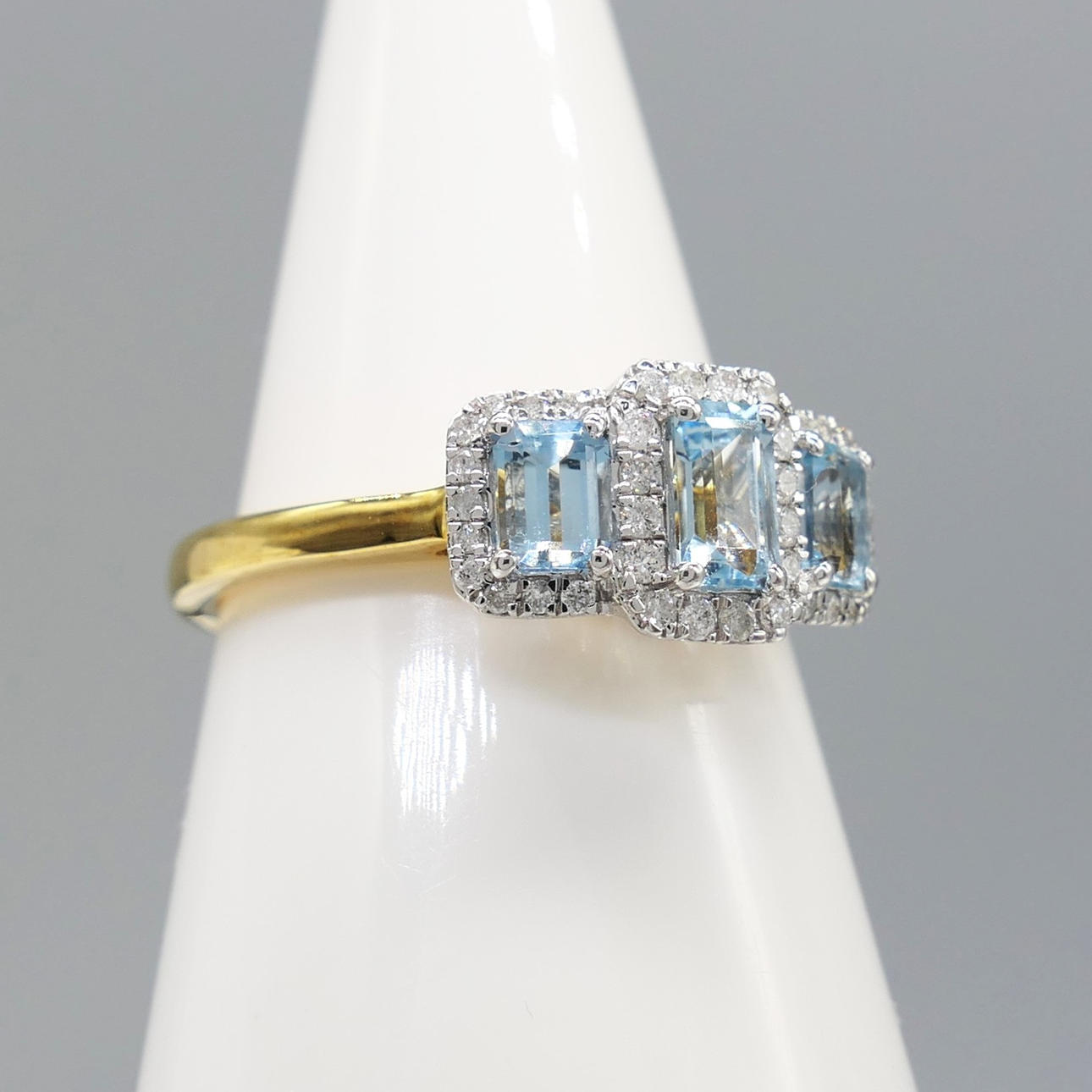 AQUAMARINE & DIAMOND trilogy cluster ring.