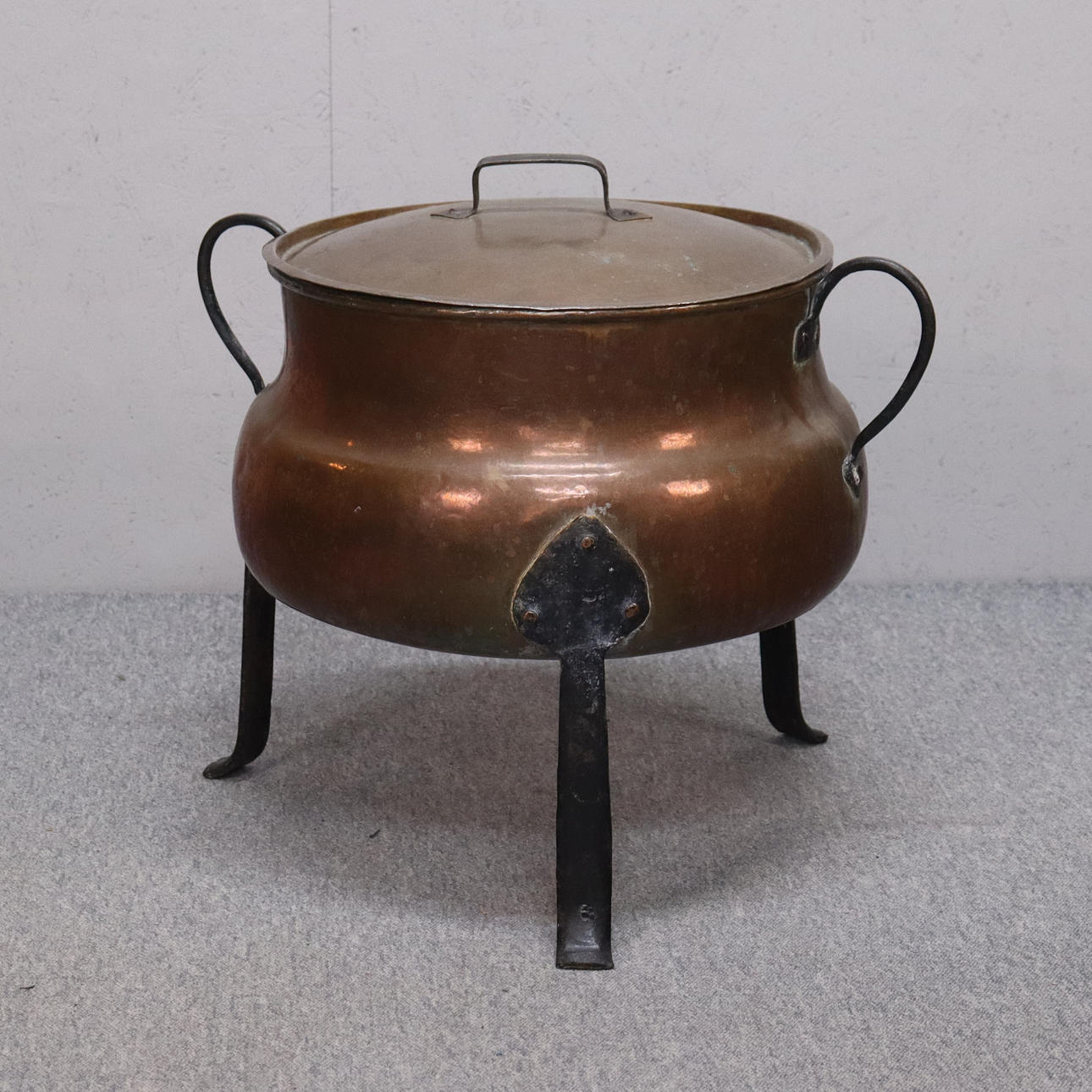 KOPPARGRYTA på ben, 1800/1900-tal.